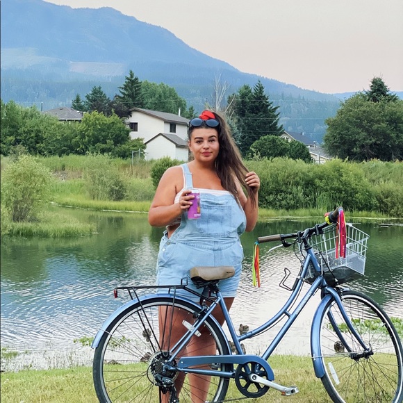 Meet your Posher, Mackenzie - Picture 9 of 10